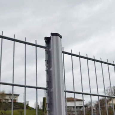 GIGA GREY RAL 7016 NOTCHED POST - DIRECT PANEL HANGING - HEIGHT 1.60 M. Nigeria-Materiels.com provides top-notch electrical and construction materials. Your projects deserve the best.