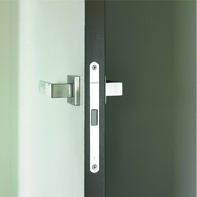 A50 INVISIDOOR® MAGNETIC LOCK - KEY L. Find the best construction and hardware materials at Nigeria-Materiels.com. We are your trusted partner.